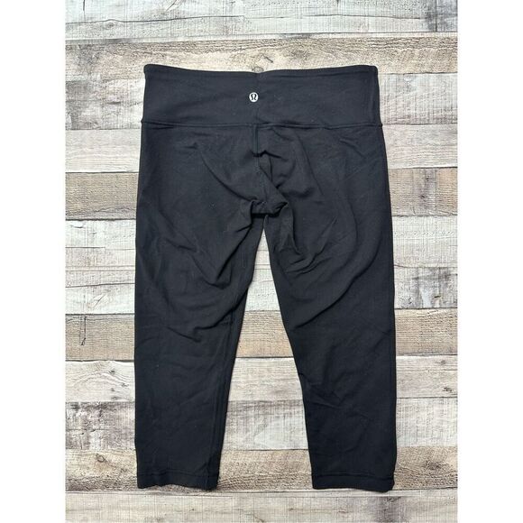 Lululemon Cropped Black Logo Activewear Yoga Pilates Workout Run Leggings Size 8 - Picture 1 of 7